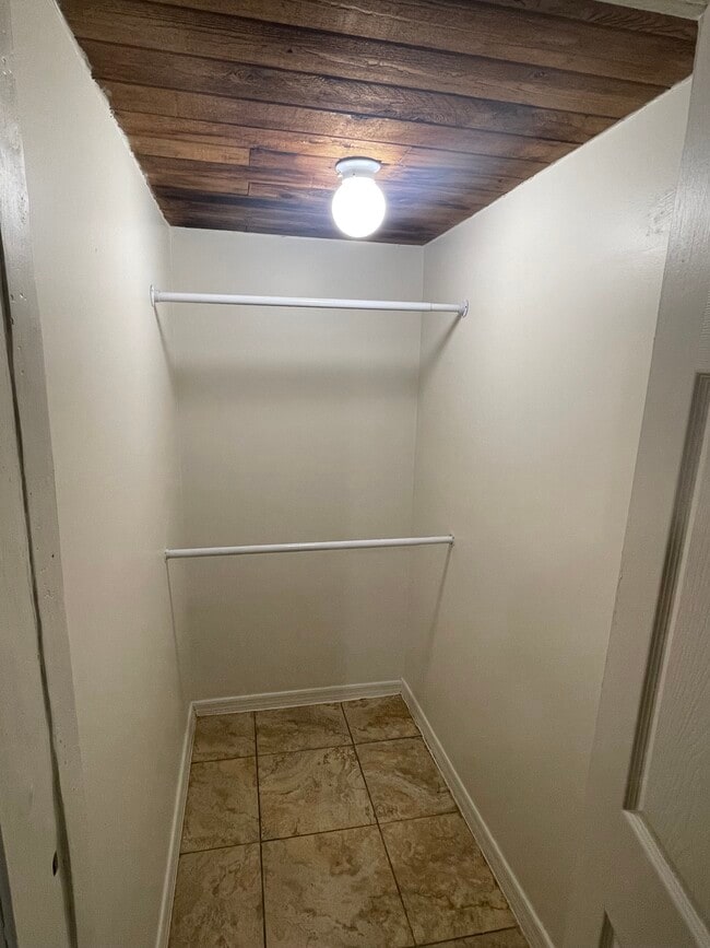 Building Photo - 1008 3rd St