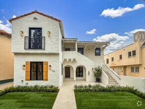 Building Photo - 150 N Arnaz Dr