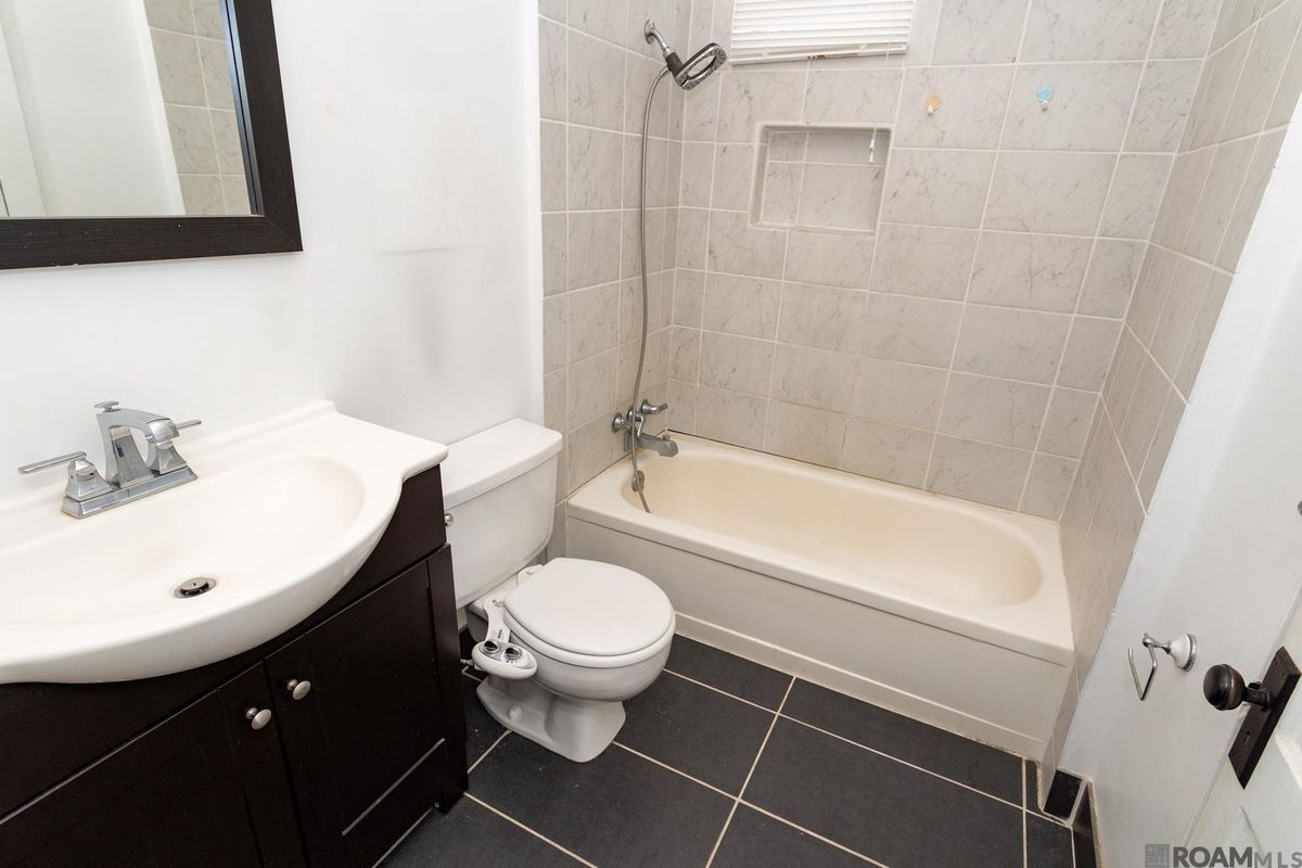 Building Photo - 759 Spanish Town Rd