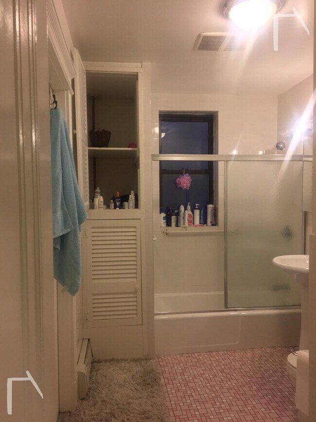 Building Photo - 215 Saint Paul St