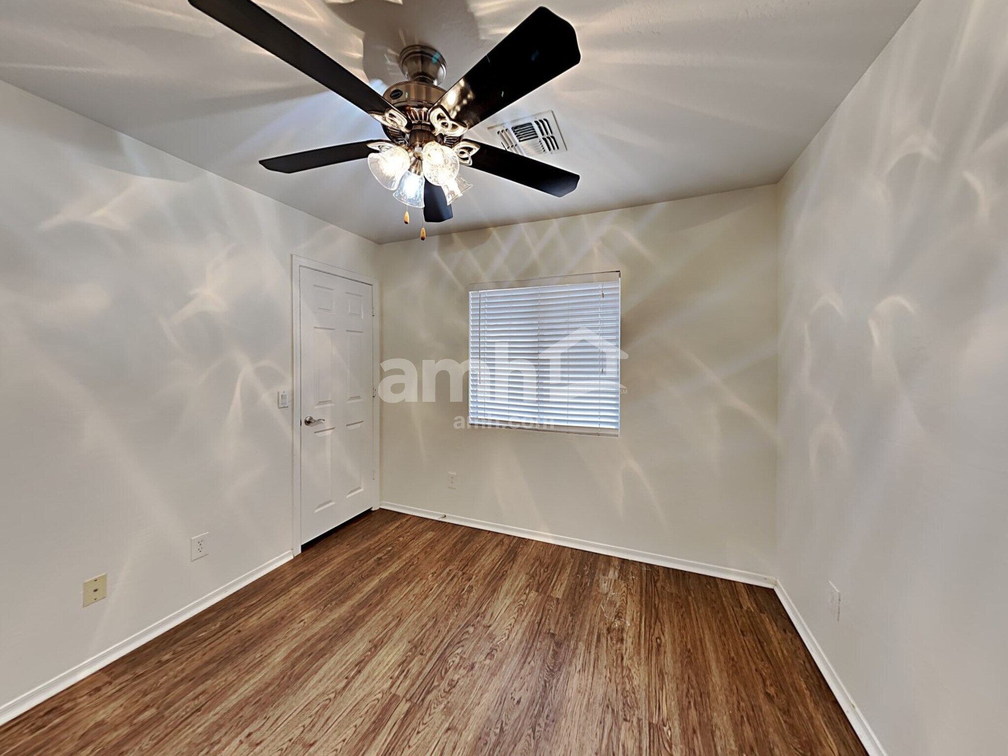 Building Photo - 1030 S 223rd Ln