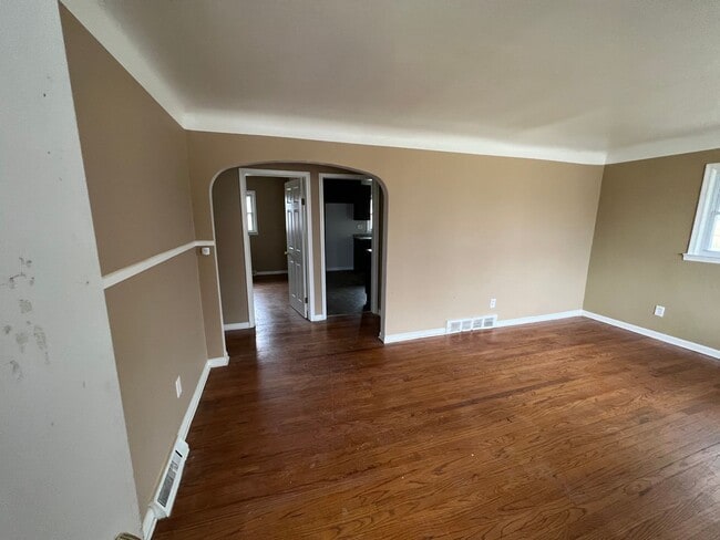 Building Photo - Stunning 3 Bedroom Brick House, near Gratiot in Roseville, freshly remodeled!