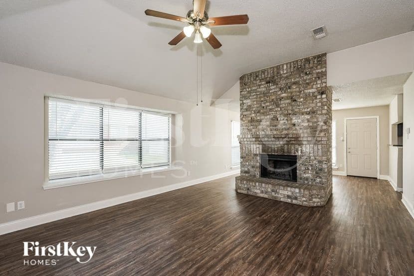 Building Photo - 911 Blewitt Dr