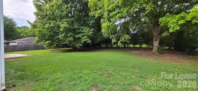Building Photo - 7200 Shadowlake Dr
