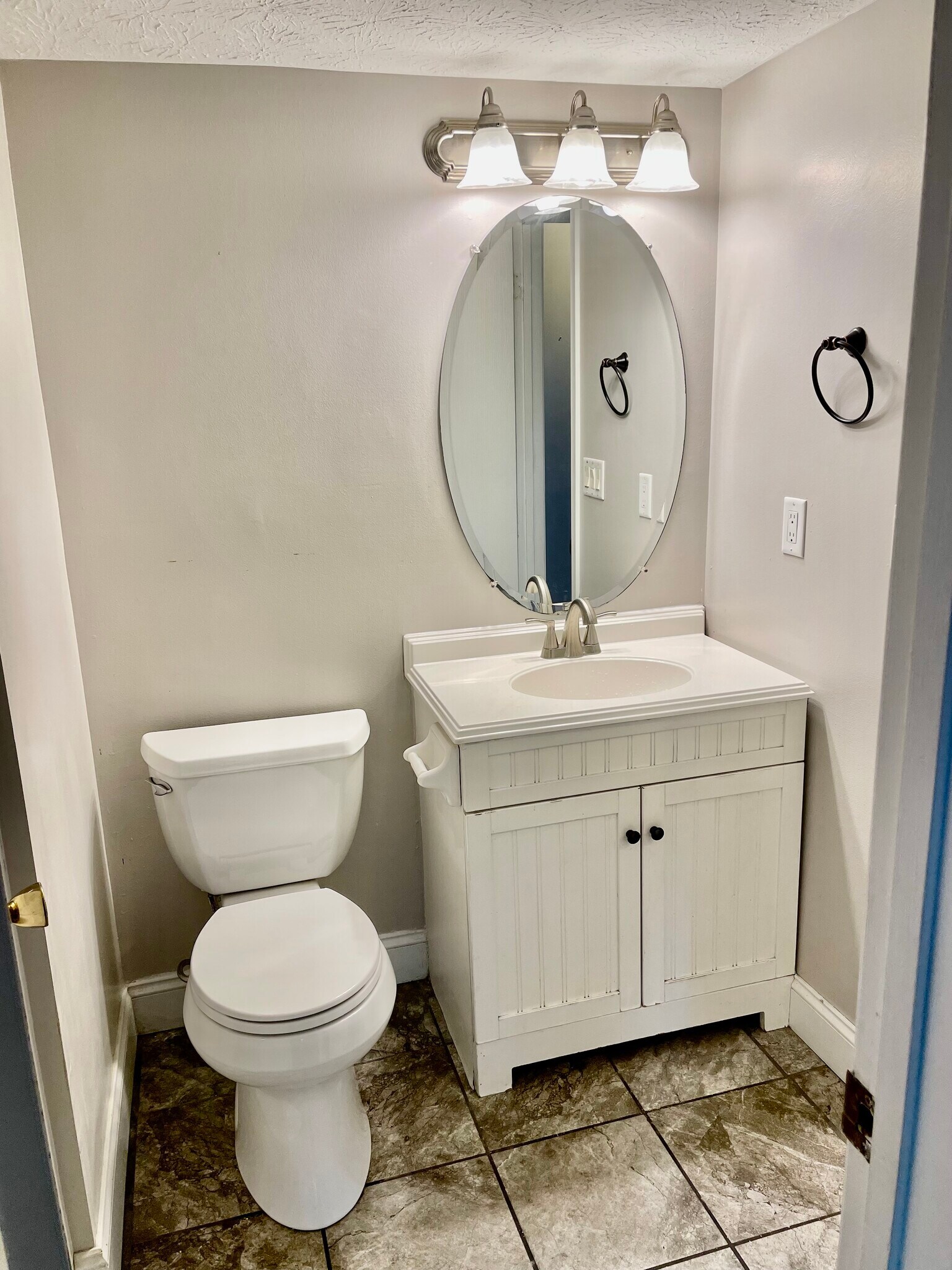 downstairs full bath - 5042 Magnolia Blossom Blvd