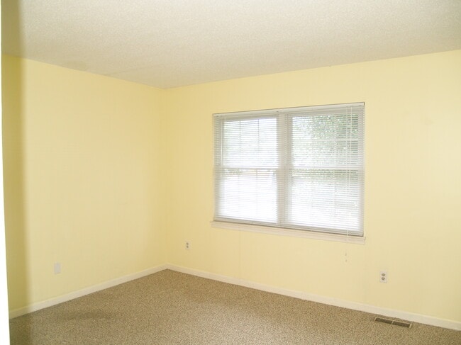 Building Photo - 8907 Hunter Ridge Dr