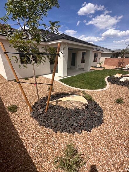 Building Photo - 2677 E Palm Cove Ave