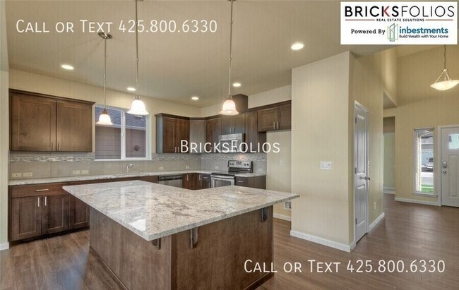 Building Photo - Lacey Living Awaits You – Comfort and Styl...