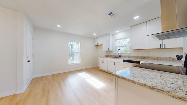 Primary Photo - 3901 Park St