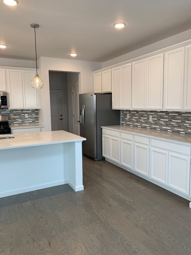 Building Photo - Beautiful Townhome In Monument With Two Ma...
