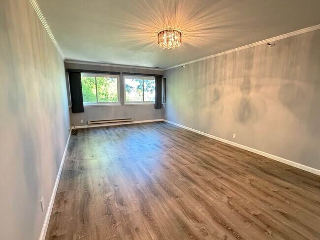 Building Photo - Updated 2BD/2BA Condo – Prime San Mateo Location!