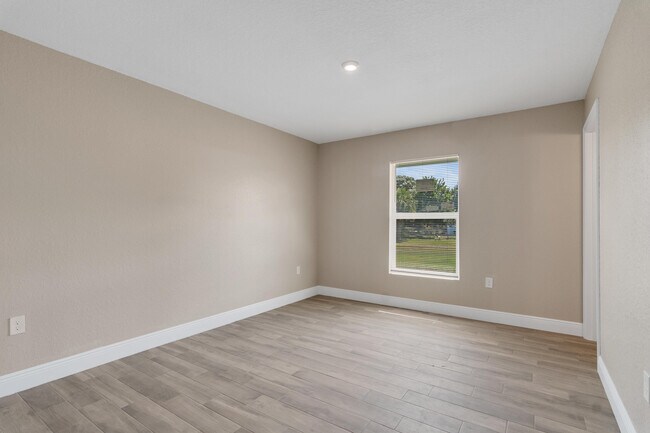 Building Photo - 1405 Ave G