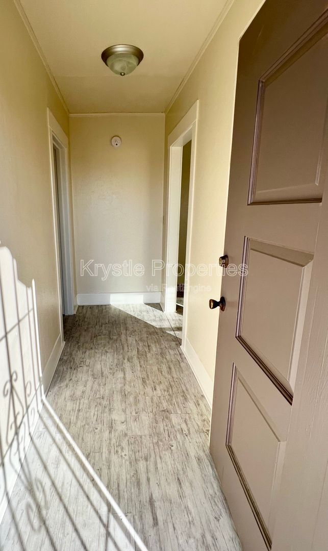 Building Photo - 526 Wilson Ave