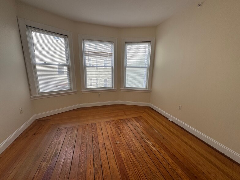 Building Photo - 52 Ashford St