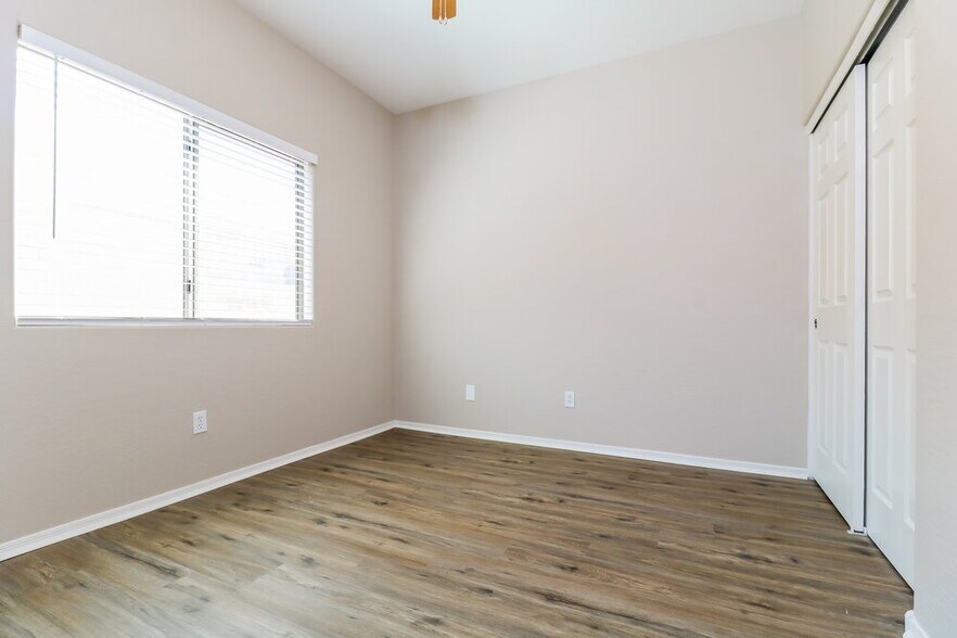 Building Photo - 17792 W Paradise Ln