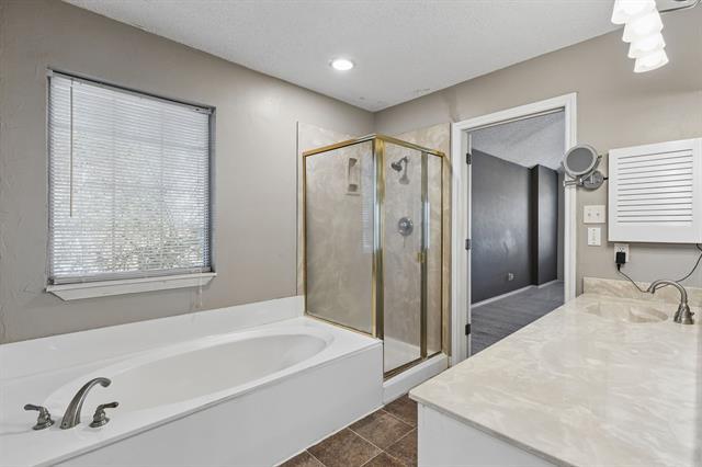 Building Photo - 2 Rivercrest Ct