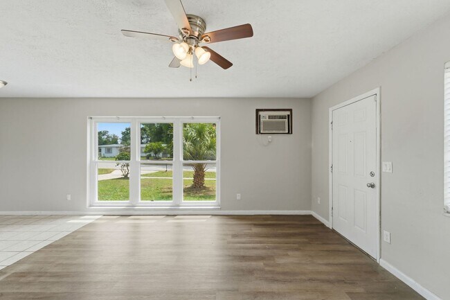 Building Photo - Charming & Spacious 2-Bedroom Home with Modern Finishes and Outdoor Living at 793 Crawford St, De...