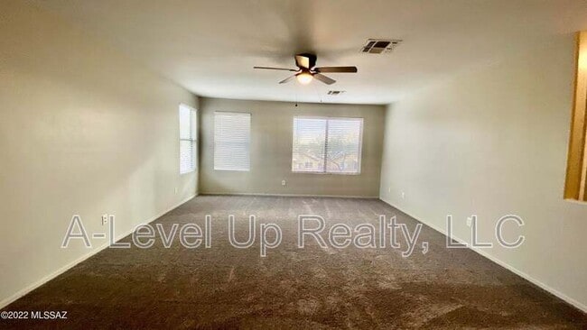 Building Photo - 721 W Flaming Arrow Dr