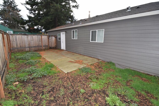 Building Photo - 5320 SE 122nd Ave