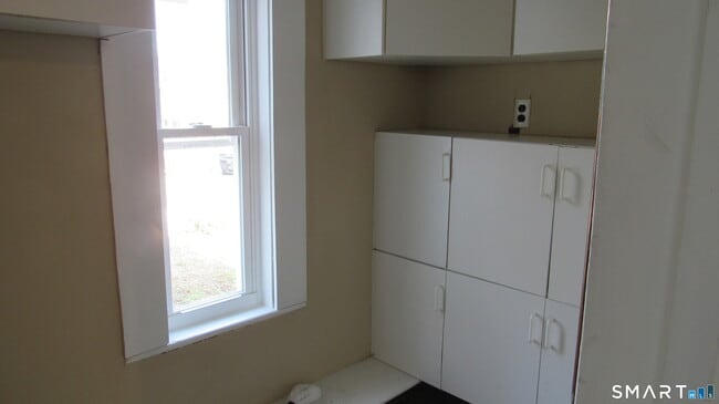 Building Photo - 246 N Elm St