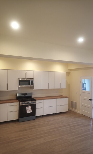 Living-Kitchen 3 - 516 Natoma St