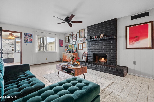 Building Photo - 5660 Longview Dr