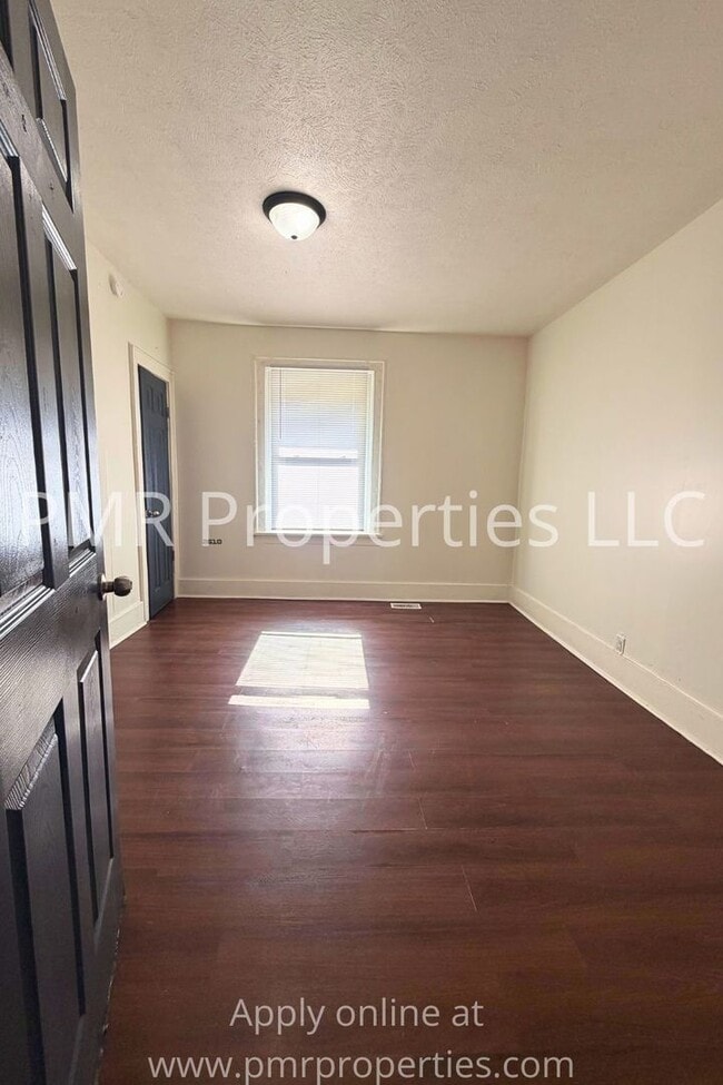 Building Photo - 2 Bedrooms/1 Bathroom House