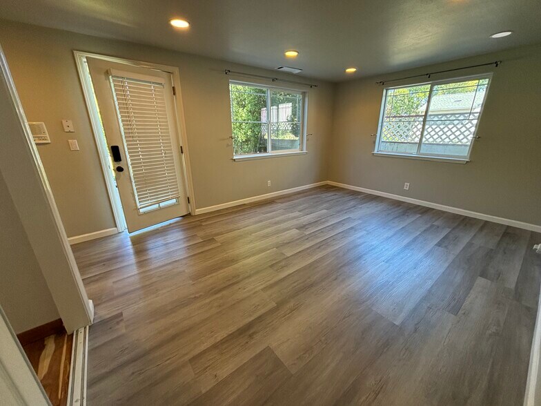 main entry-bedroom/office - 4460 Stanford Ave