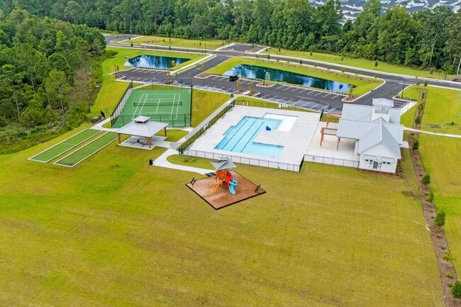 Building Photo - 2048 Copper Crk Lp