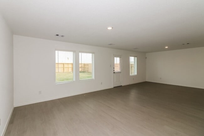 Building Photo - 16730 Old Wagon Wy