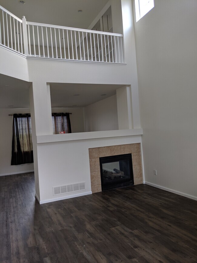 Building Photo - 1326 Graham Cir