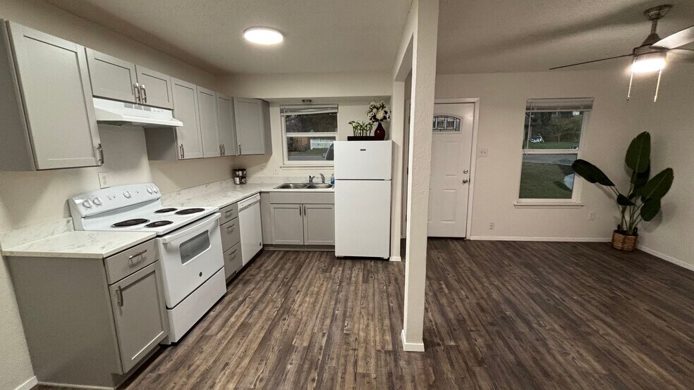 Building Photo - 863 Anahuac Ave