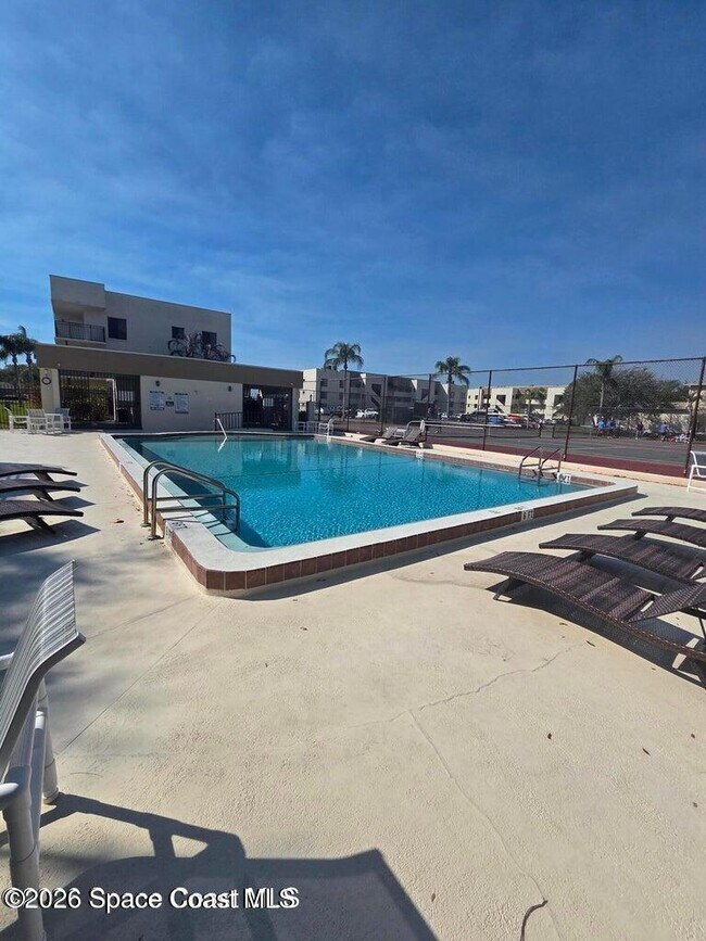 Building Photo - 200 International Dr