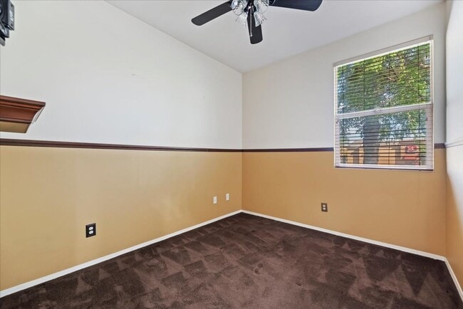 Building Photo - Comfort, Convenience & Community Amenities