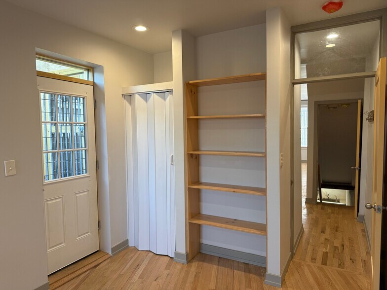 Building Photo - 2851 Boudinot St