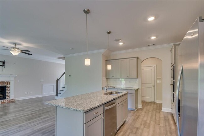 Building Photo - 323 Colonnades Dr