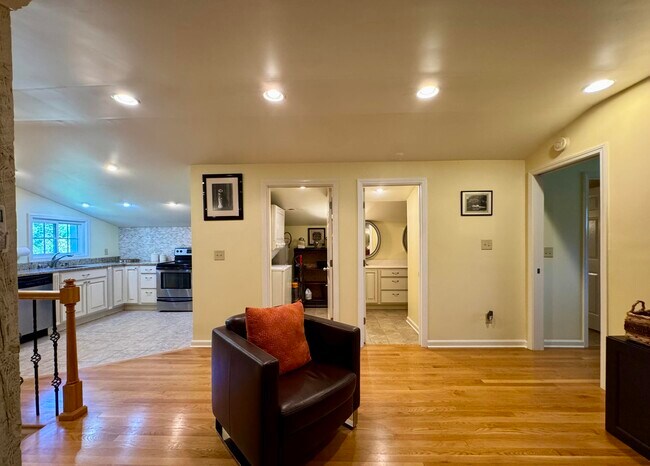 Building Photo - 1065 Mackey Pike