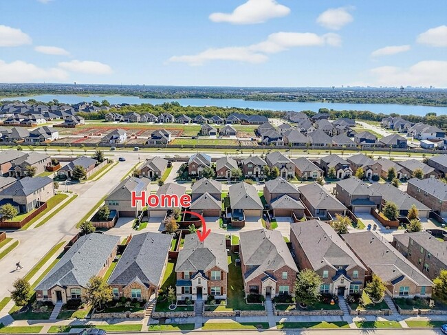 Building Photo - 2209 Barx Dr