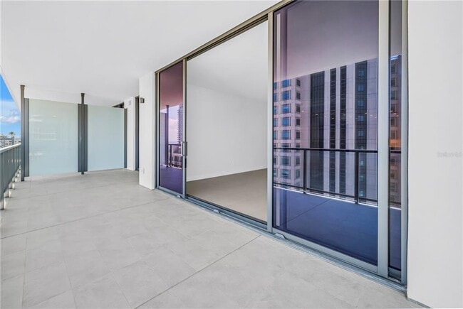 Building Photo - 275 1st Ave S