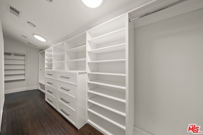 Building Photo - 9023 Alto Cedro Dr