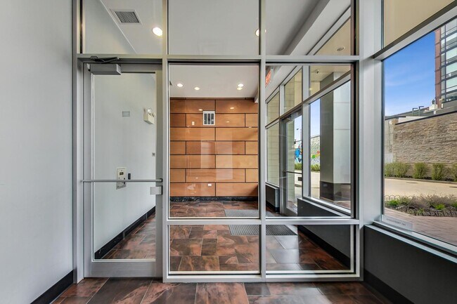 Building Photo - Heart of Wicker Park: CONDO-QUALITY 3-BED, 2-BATH | PETS OK | PARKING