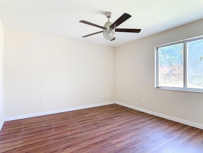 Building Photo - 289 Gull Dr S