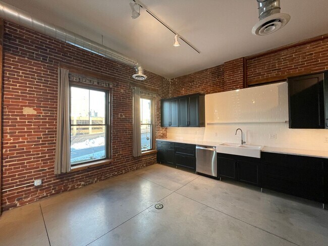 Building Photo - 54 Old Granite St