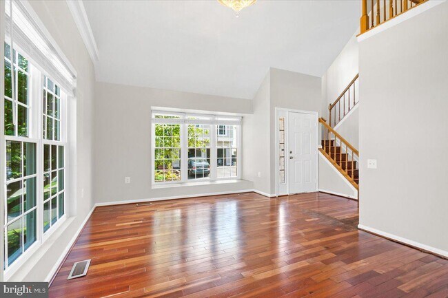 Primary Photo - 461 Foxridge Dr SW
