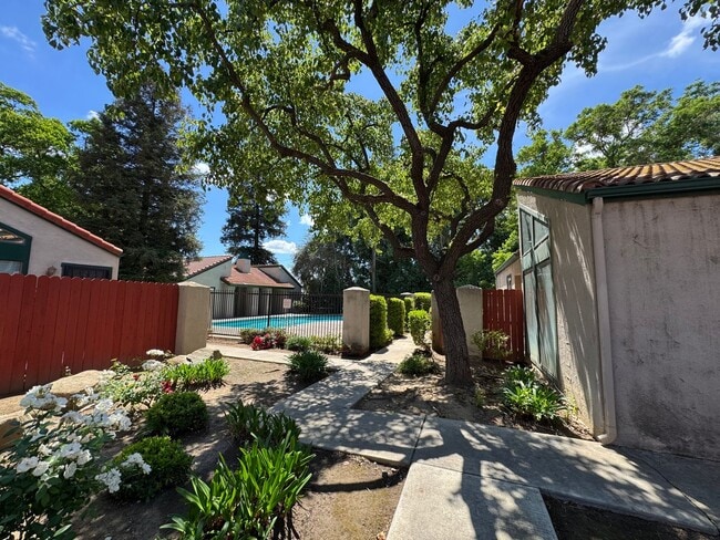 Building Photo - 5965 E Shields Ave