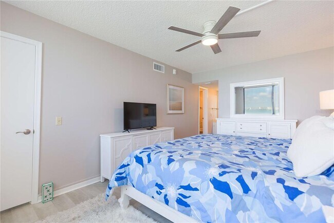 Building Photo - 5729 Del Sol Blvd