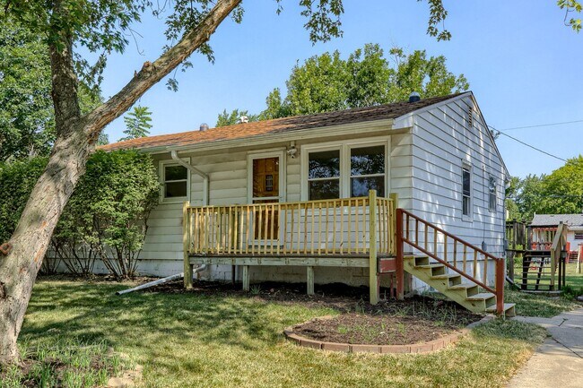 Building Photo - Charming 3-Bedroom Omaha Home with Finishe...