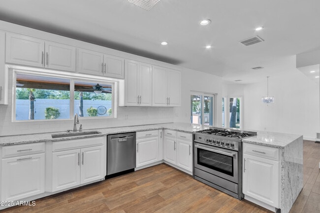Building Photo - 10424 E Cannon Dr