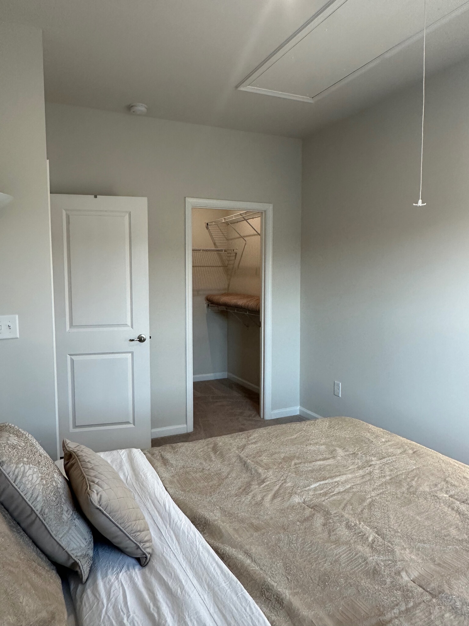 Building Photo - Room in Townhome on Poplar Leaf Way