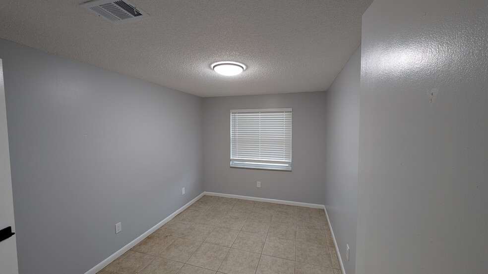 2nd bedroom - 7650 Club Duclay Dr